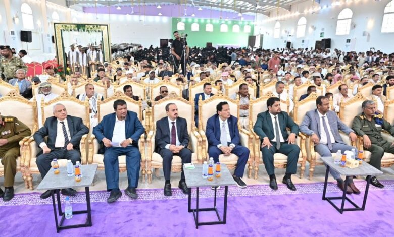 The Minister of Information and the Governor of Al-Mahra attended the graduation ceremony of the first class of Al-Mahra University.