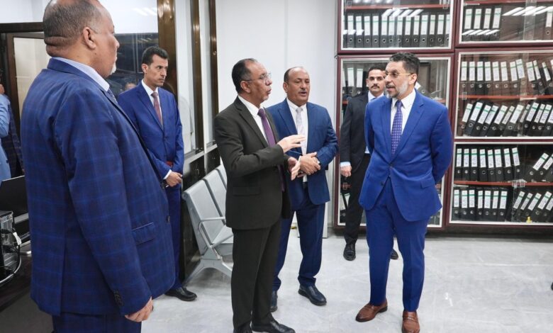 The Prime Minister visits the Ministry of Industry and Trade, urging continued simplification of procedures and services for the private sector.