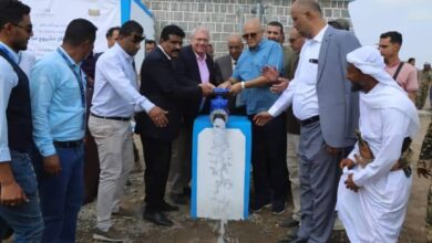 The Taiz governor inaugurates a clean water project for the city of Al-Mokha.