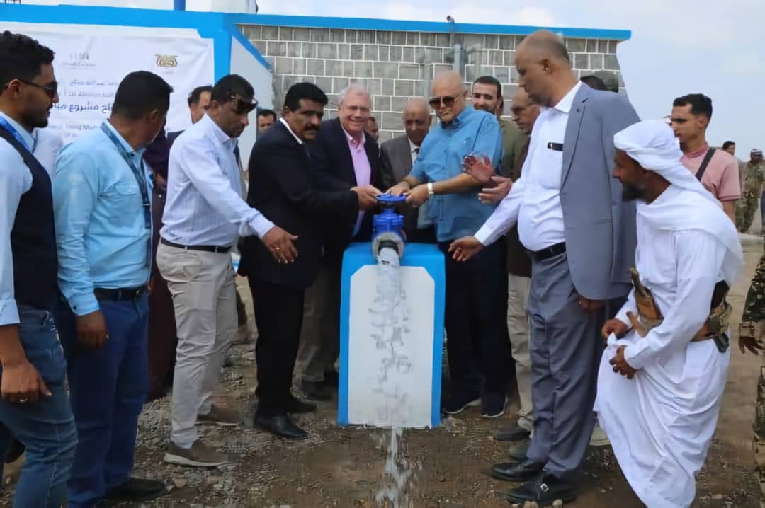 The Taiz governor inaugurates a clean water project for the city of Al-Mokha.