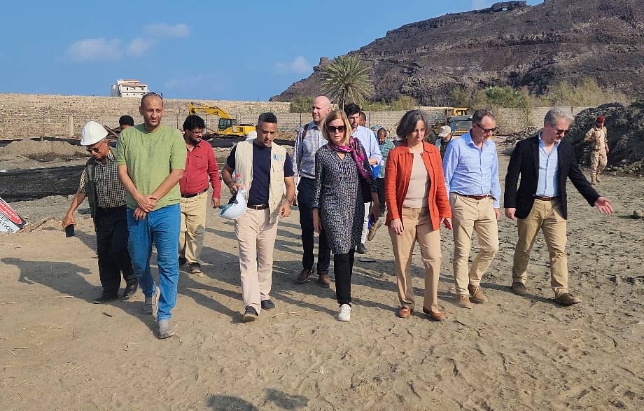 A European delegation reviews the progress of the water reservoir construction project in Aden.