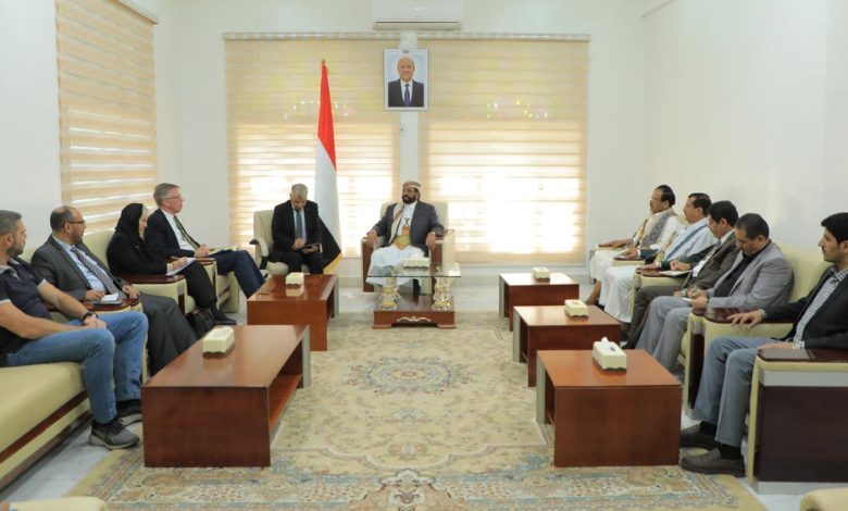 Al-Aradah discusses military and security developments with the UN envoy's military advisor and their impact on the peace process.