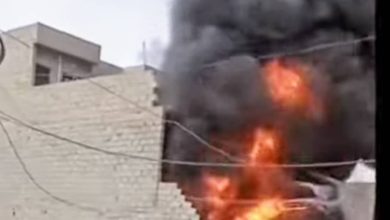 Houthi militias burn a citizen's home in Ibb over posts criticizing their practices.