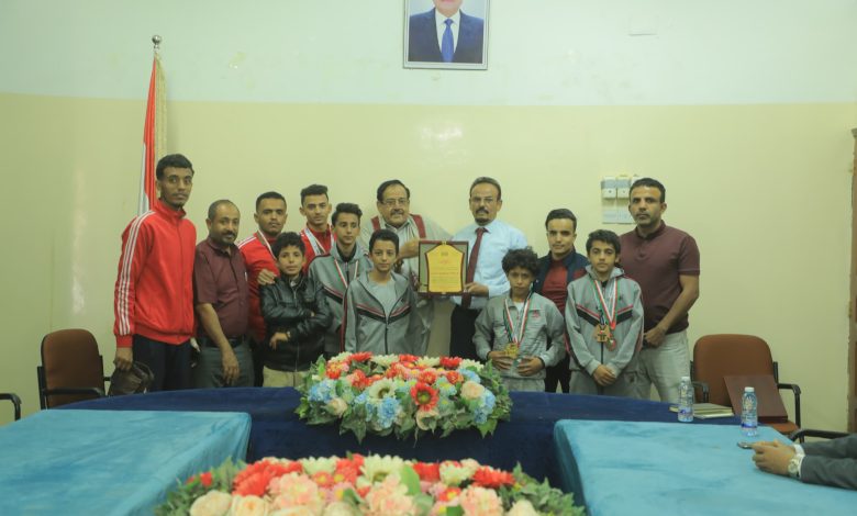 Local authorities in Marib honor 11 athletes for their successful performances in international competitions.