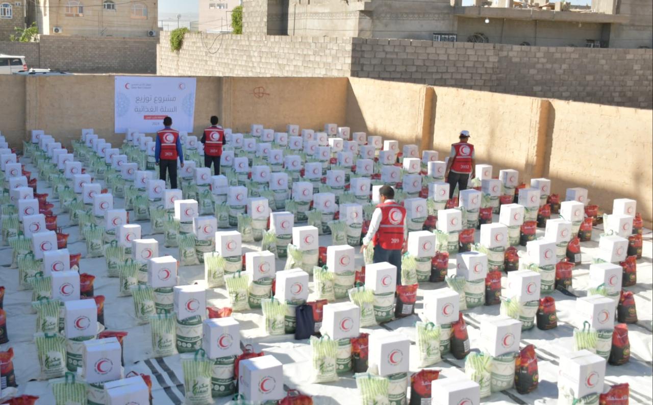 Qatar Red Crescent launches distribution of 767 food baskets in Marib.