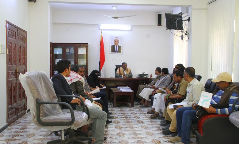 The Civil Service Office in Marib forms a committee to verify 764 files of dual employees and retirees.