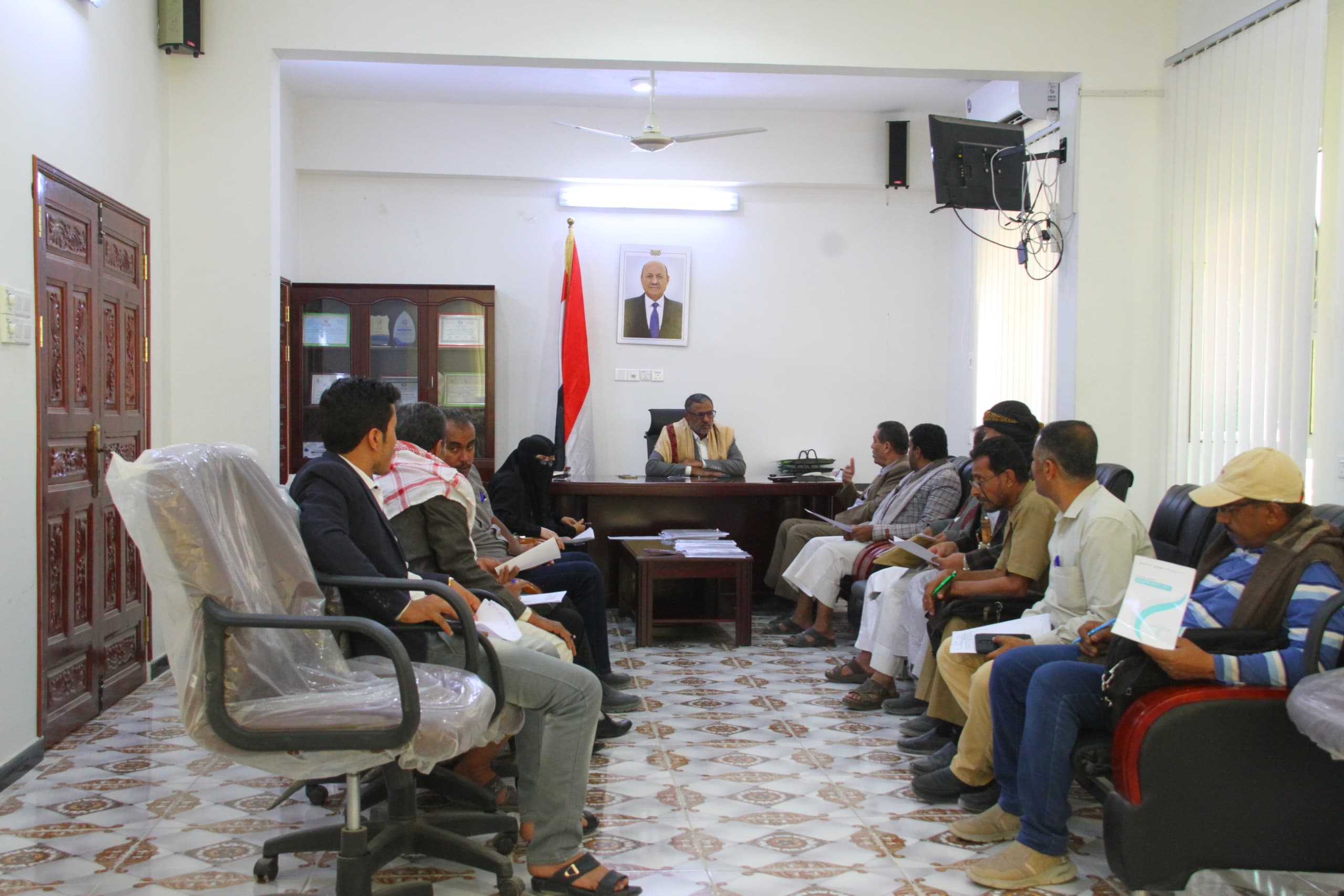 The Civil Service Office in Marib forms a committee to verify 764 files of dual employees and retirees.