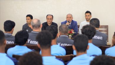 The Deputy Governor of Taiz meets with the national football team delegation.