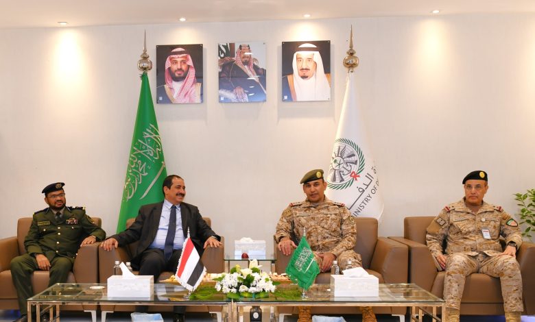 The Interior Minister meets with the Commander of the Joint Forces to discuss security and collaboration efforts.