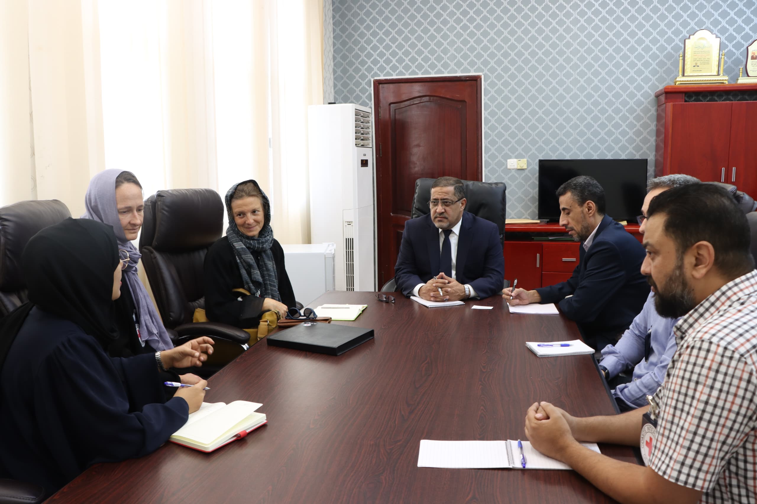 The Minister of Justice discusses strengthening collaboration with the International Committee of the Red Cross in forensic medicine.