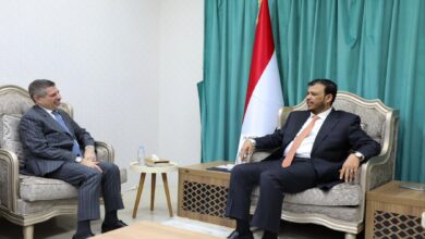 Yemeni Presidential Council member Dr. Abdullah Al-Alimi meets with the U.S. ambassador to discuss bilateral relations.