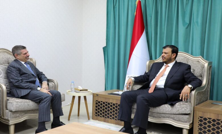 Yemeni Presidential Council member Dr. Abdullah Al-Alimi meets with the U.S. ambassador to discuss bilateral relations.