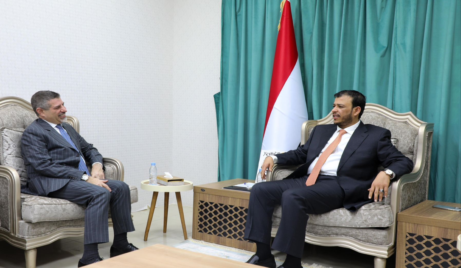 Yemeni Presidential Council member Dr. Abdullah Al-Alimi meets with the U.S. ambassador to discuss bilateral relations.