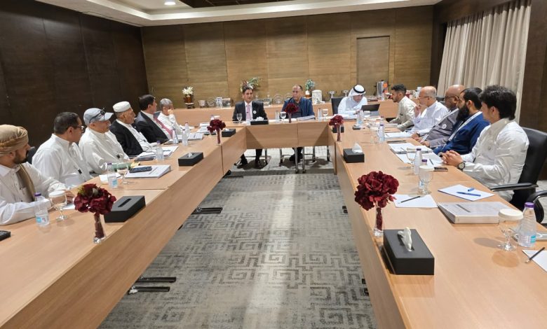 A meeting chaired by the Minister of Industry and Trade discusses participation in Yemen-Saudi Business Council talks in Mecca.