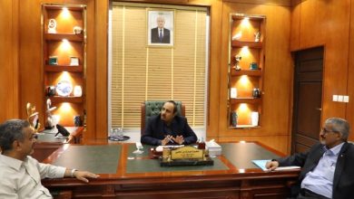 Governor of Hadramout praises customs measures at Al-Wadiah land port.