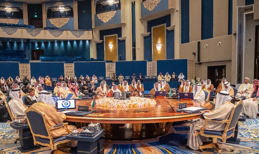 Gulf leaders reaffirm support for the Presidential Leadership Council, advocating for a political solution to preserve Yemen's unity and territorial integrity.