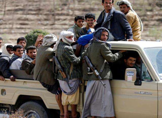 Houthi militia intensifies security presence in Ibb streets following calls for a solidarity rally with Sheikh Bashar's family.