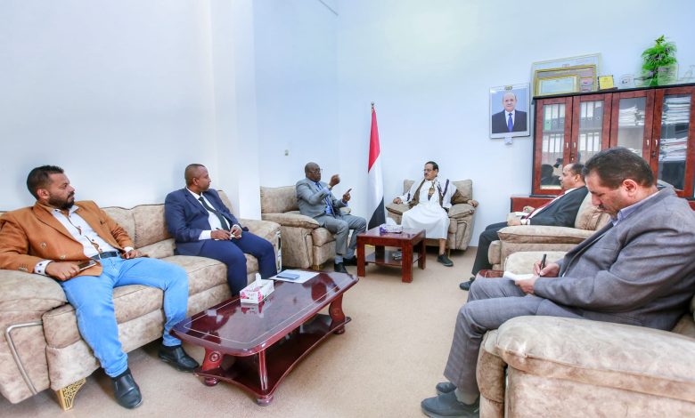 Meeting in Marib discusses the conditions of the Somali community in the governorate.