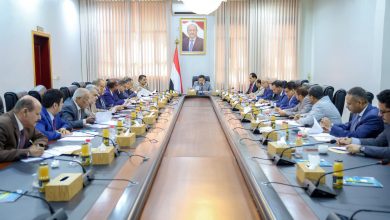 The Cabinet approves the government's economic plan for urgent priorities in an extraordinary meeting.