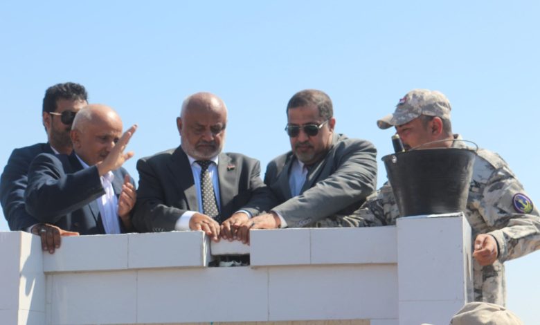 The Minister of Justice and the Governor of Al Hudaydah laid the foundation stone for the judicial complex in Al Khawkhah.