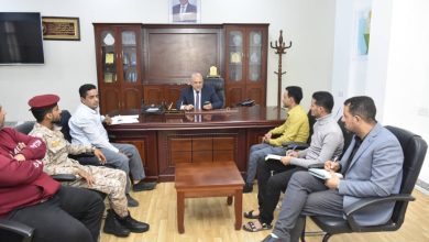 The Taiz governor discusses issues concerning the status of martyrs and the wounded.