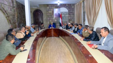 The Taiz governor meets with political party leaders to discuss recent developments in the province.