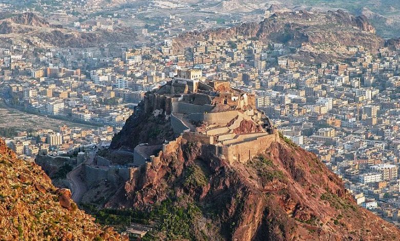 Three civilians injured in Houthi shelling targeting a residential neighborhood in Taiz.