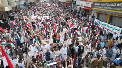 Crowds in Marib and Taiz celebrate Palestinian resistance victory and condemn the crimes of the occupation.