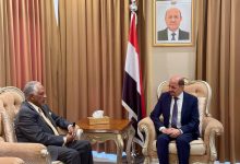 Foreign Minister receives a copy of the credentials from the Sudanese ambassador.