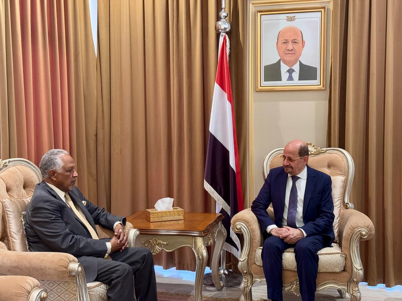 Foreign Minister receives a copy of the credentials from the Sudanese ambassador.