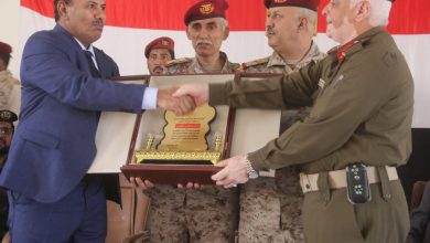 Local authorities honor the former commander of the First Military Region for his dedicated service and leadership.