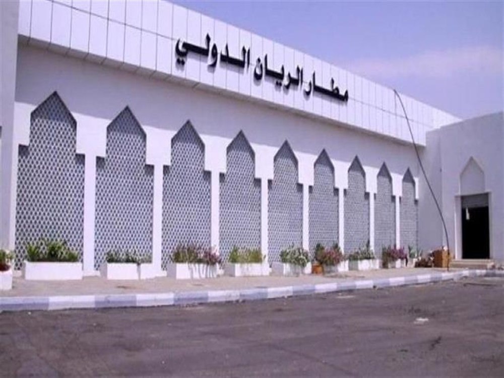 Local authorities in Hadramout commend presidential efforts to resume flights between Al-Riyan and Cairo airports.