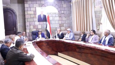 Meeting in Taiz approves addressing teachers' demands and resuming the educational process in the governorate.