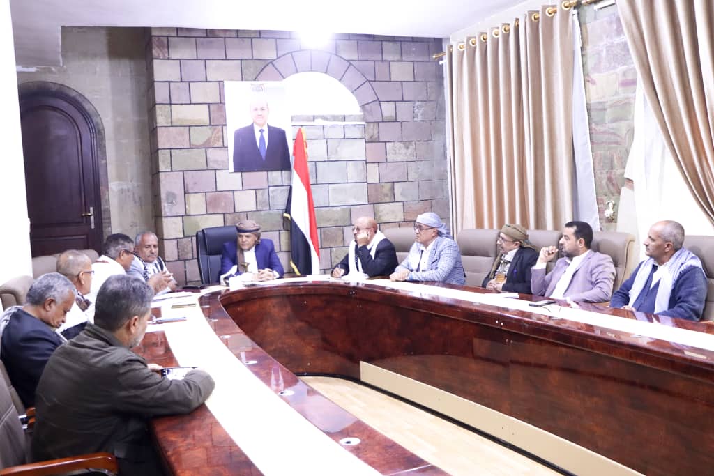 Meeting in Taiz approves addressing teachers' demands and resuming the educational process in the governorate.