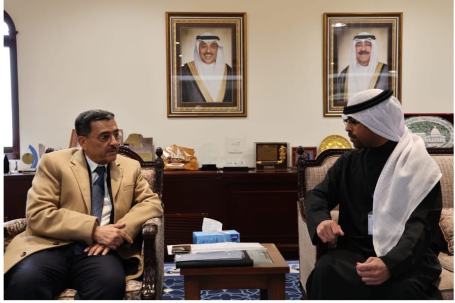 Our ambassador to Kuwait discusses with the Kuwaiti Development Fund the project to equip 12 community colleges in Yemen.