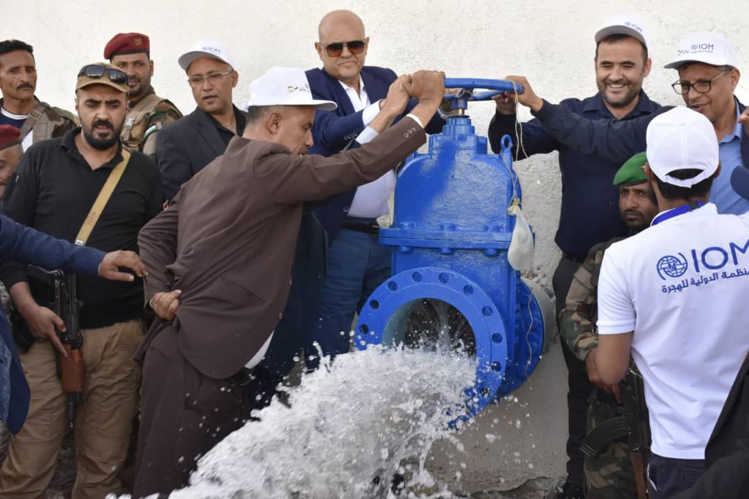 Taiz Governor opens a university water pumping station project and launches an automated issuance center.