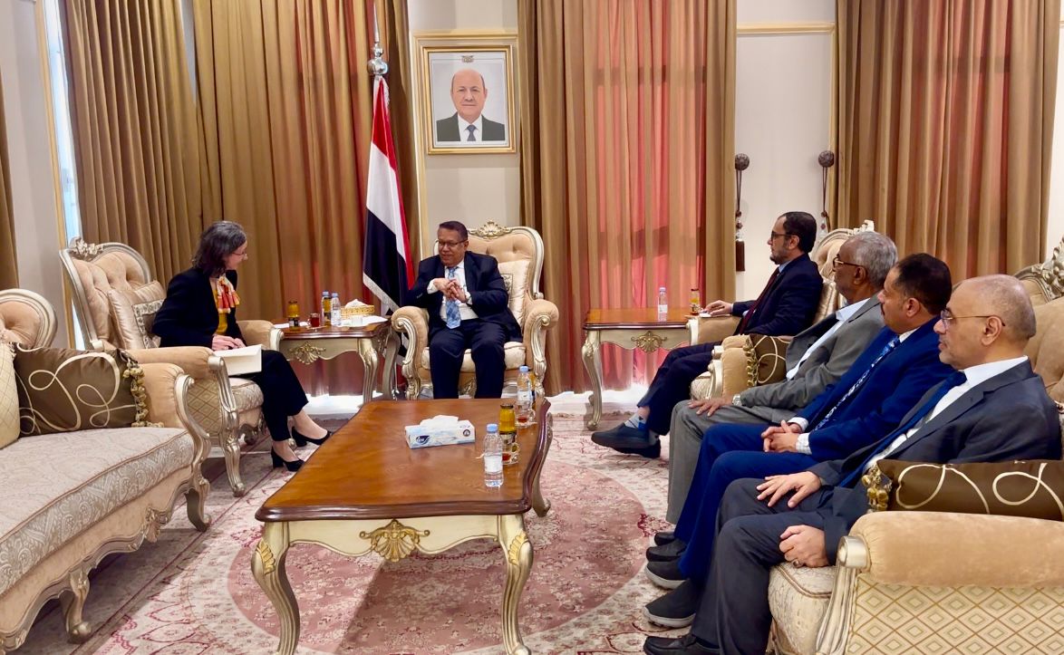 The Chairman of the Shura Council meets with the French Ambassador to Yemen.