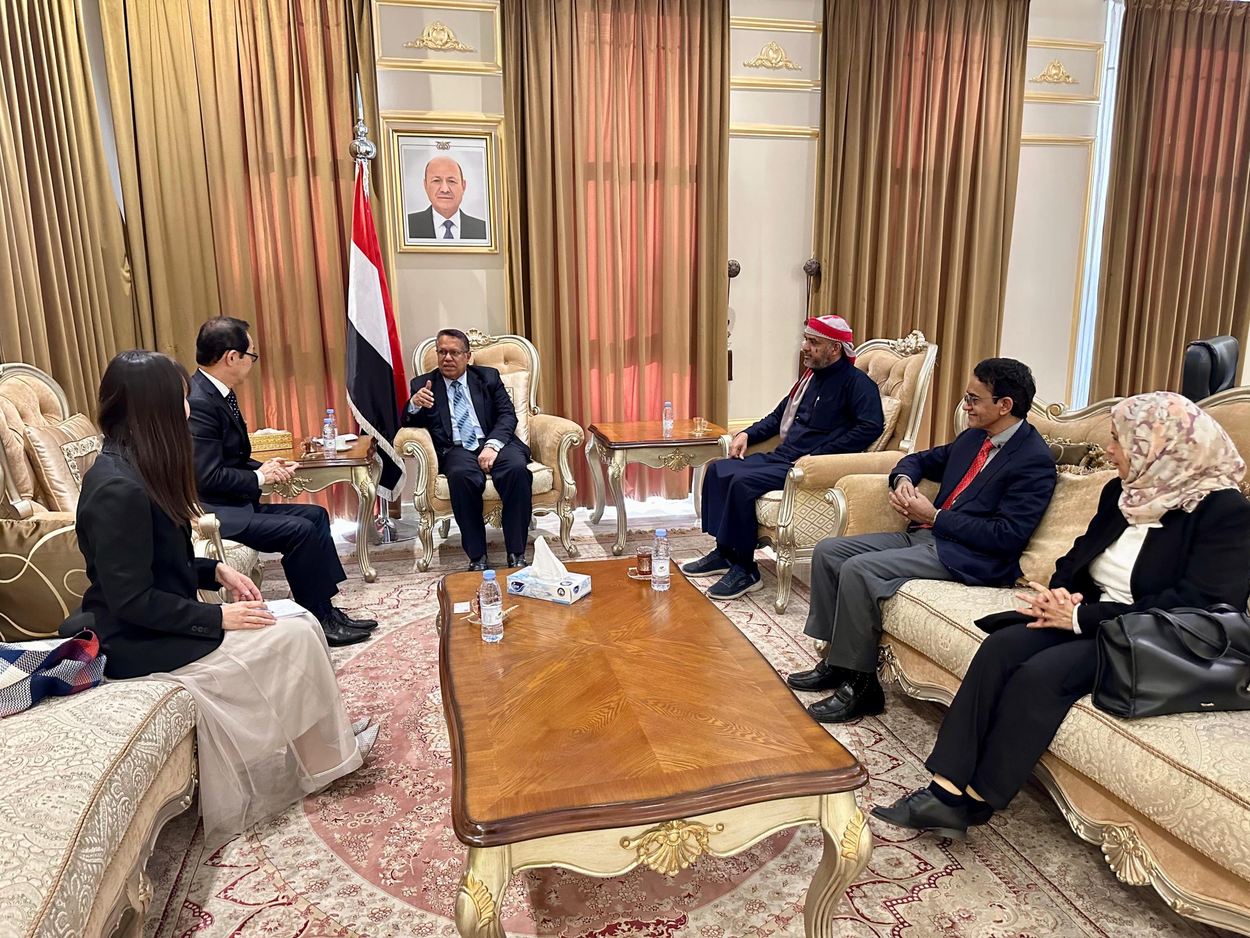 The Chairman of the Shura Council meets with the Japanese Ambassador to Yemen.