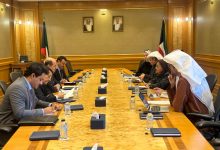 The Foreign Minister discusses funding for development projects in Yemen with the Kuwait Fund.