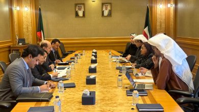 The Foreign Minister discusses funding for development projects in Yemen with the Kuwait Fund.