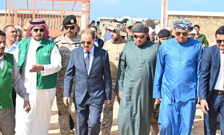 The Minister of Information and the Governor of Socotra visit projects implemented by the Saudi program in Qalansiyah district.