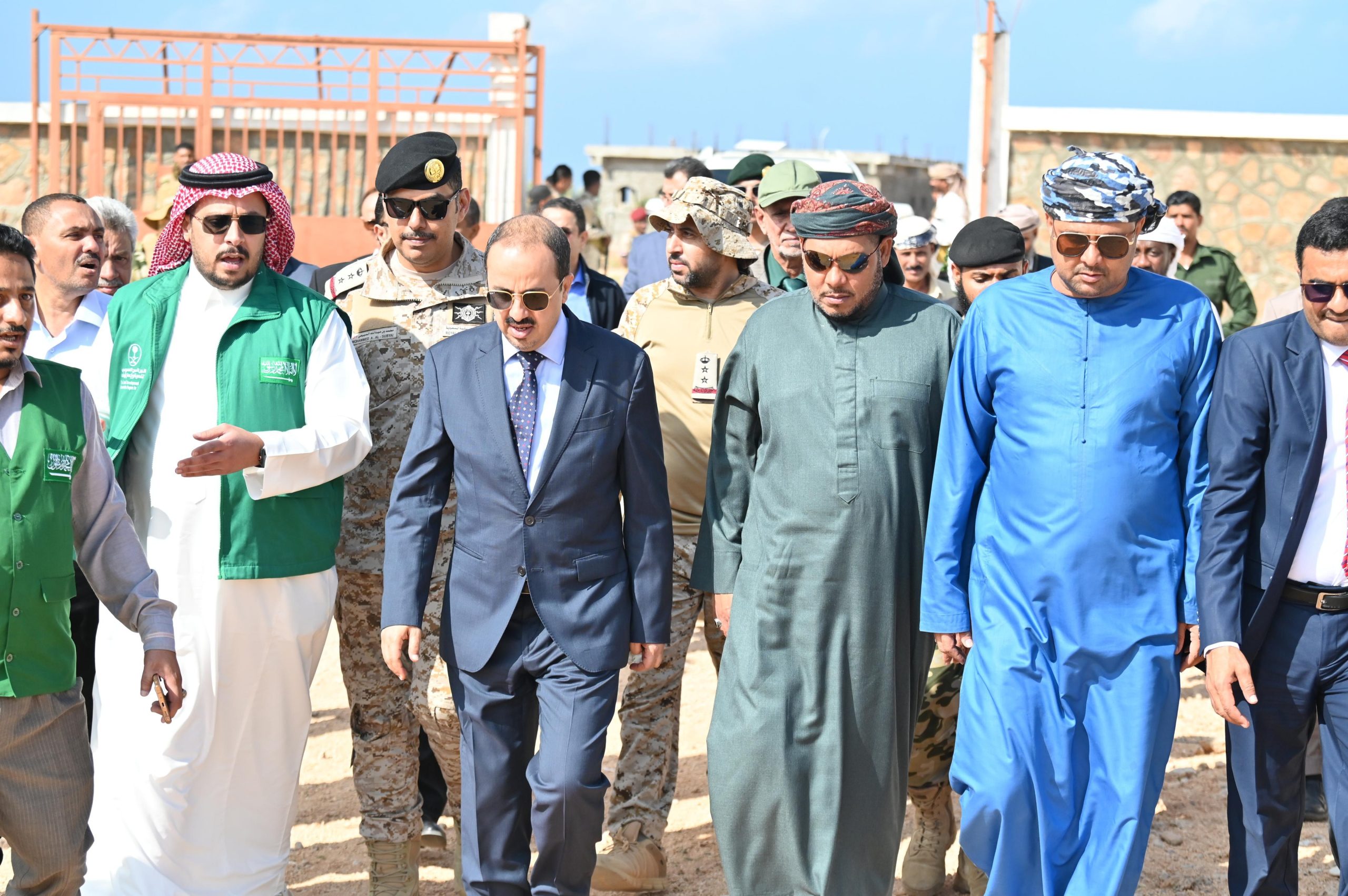 The Minister of Information and the Governor of Socotra visit projects implemented by the Saudi program in Qalansiyah district.