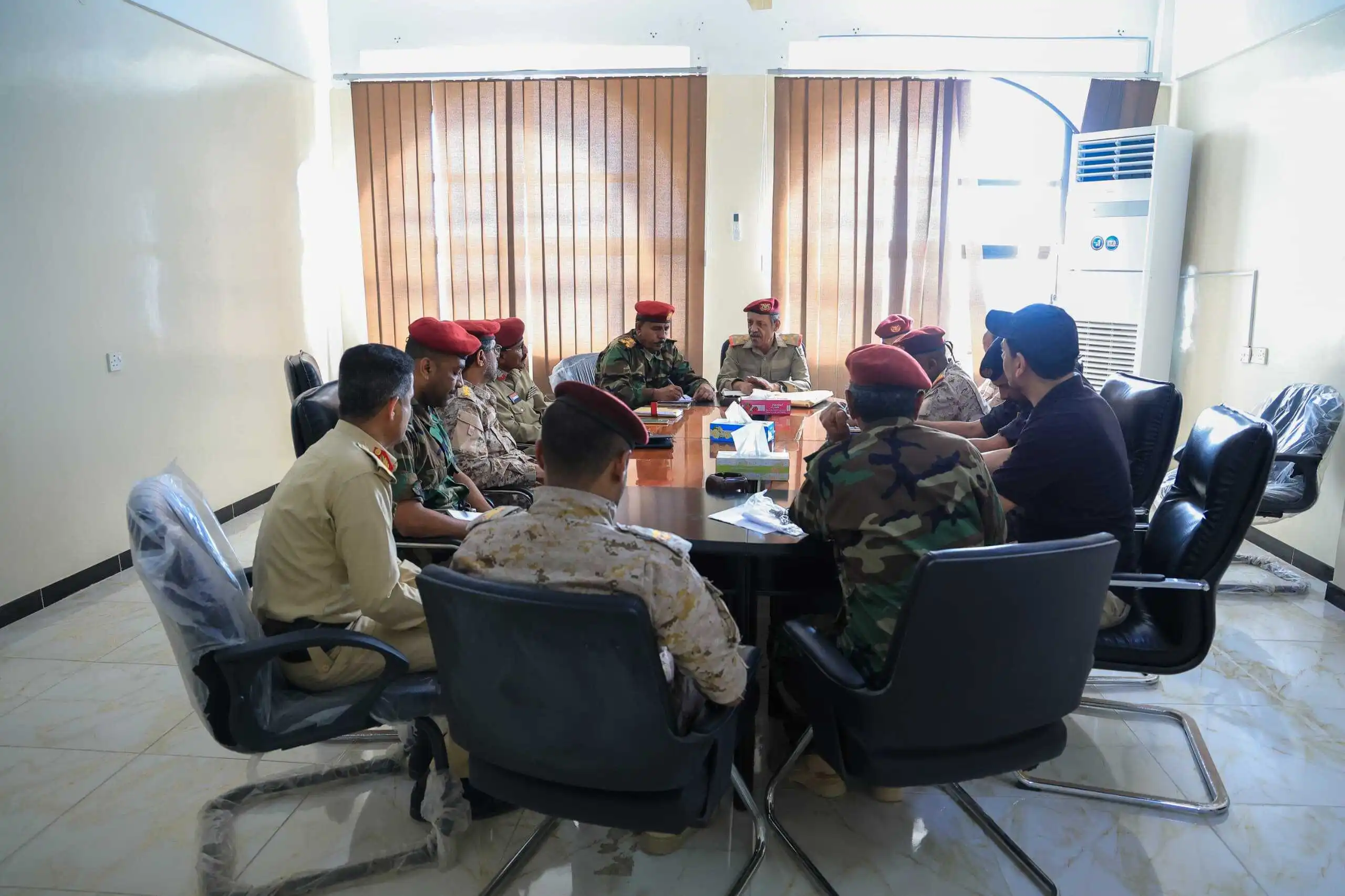 A meeting in Mukalla discusses the Second Military Region's plans for Ramadan.