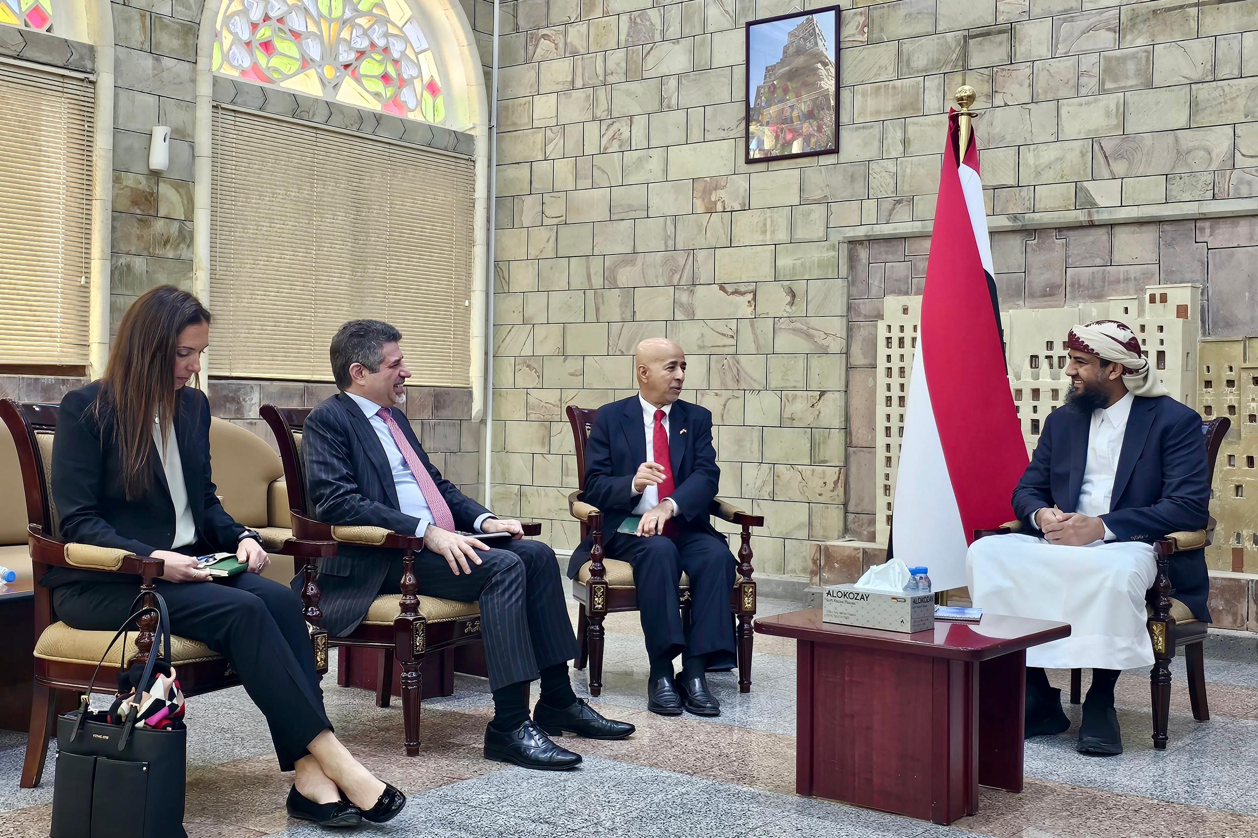 Council member Abdulrahman Al-Mahrami discusses political and humanitarian updates with the U.S. ambassador.