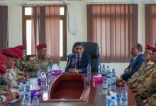 Council member Al-Bahssani meets with the Second Military Region leadership and inspects the military hospital in Mukalla.