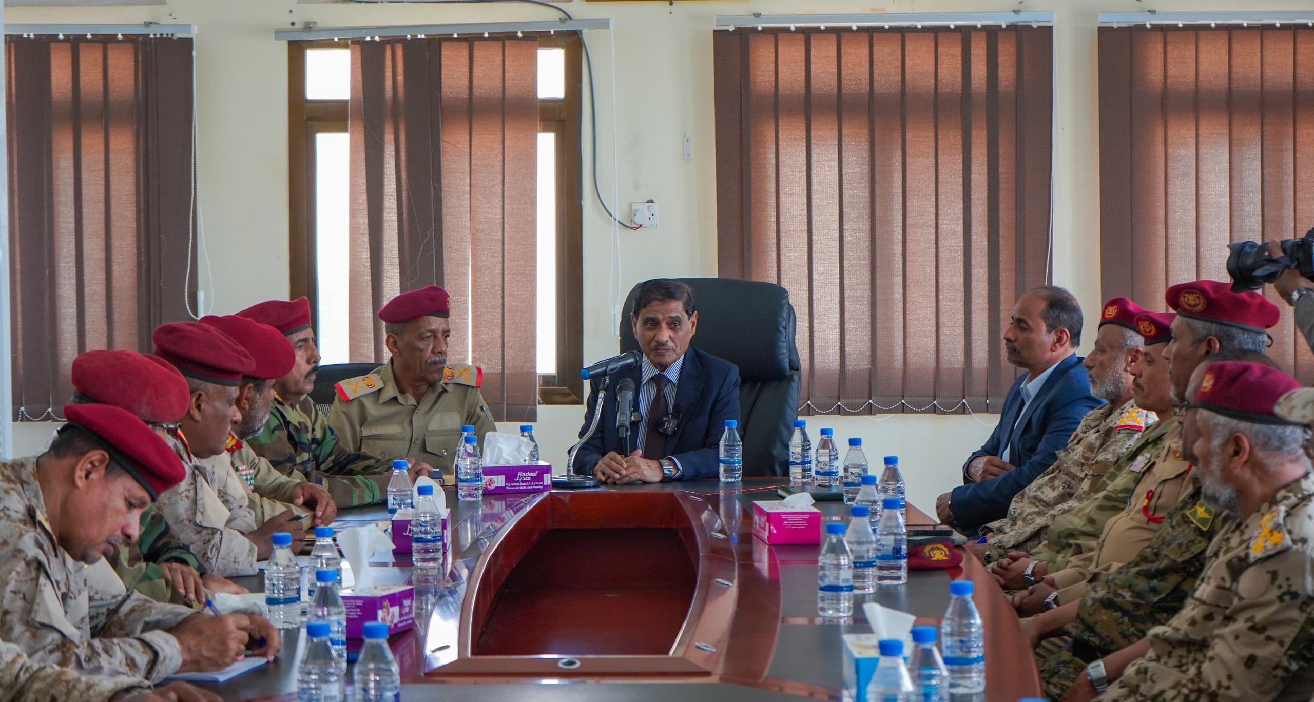 Council member Al-Bahssani meets with the Second Military Region leadership and inspects the military hospital in Mukalla.