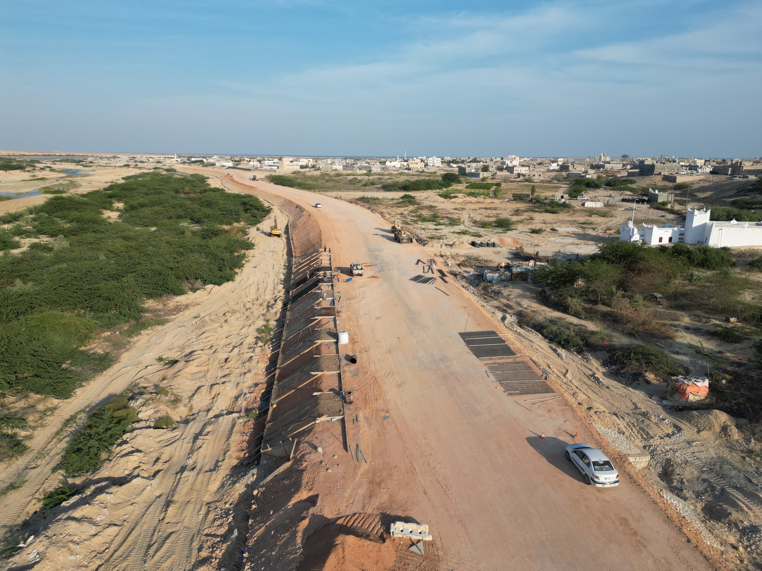 Side protection work continues on the truck-only ring road in Al-Ghaydah city.