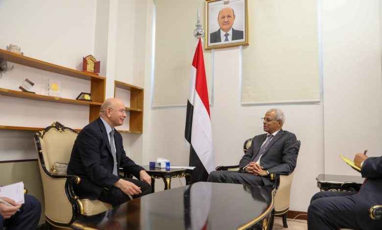 The Deputy Foreign Minister discusses several mutual interests with the Turkish ambassador.