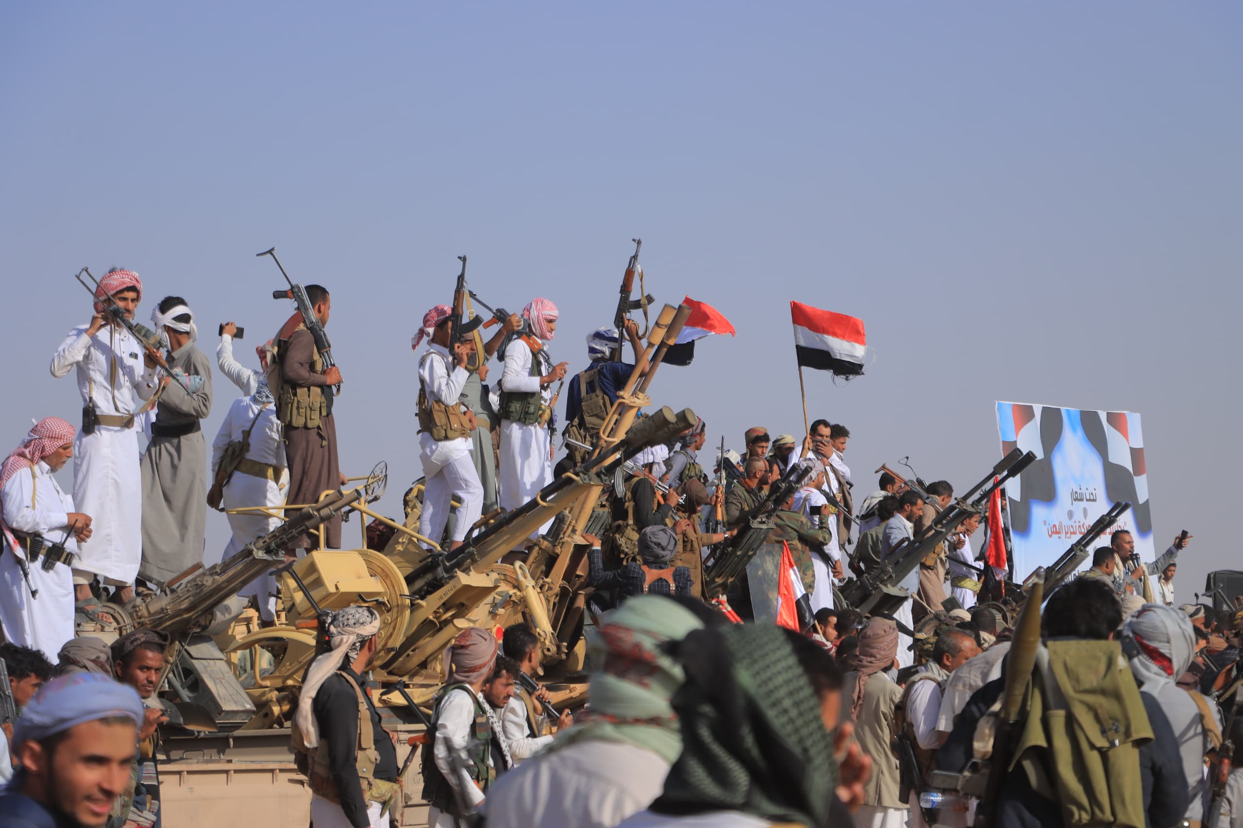 The Mazhij and Hamir tribes express their support for the army and readiness to engage in the decisive battle against Houthi militants.