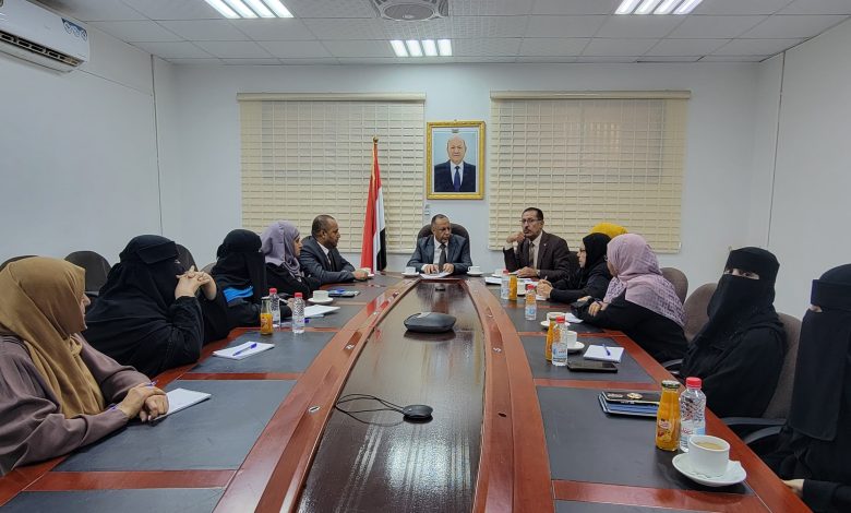 The Minister of Industry discusses enhancing women's entrepreneurial roles in boosting the national economy with businesswomen.